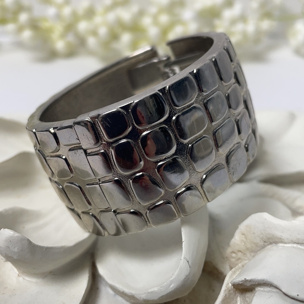 Silver Clamp Bracelet Turtle Shell Design - Picture 2 of 8